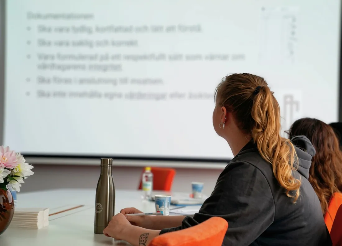 Student följer undervisning